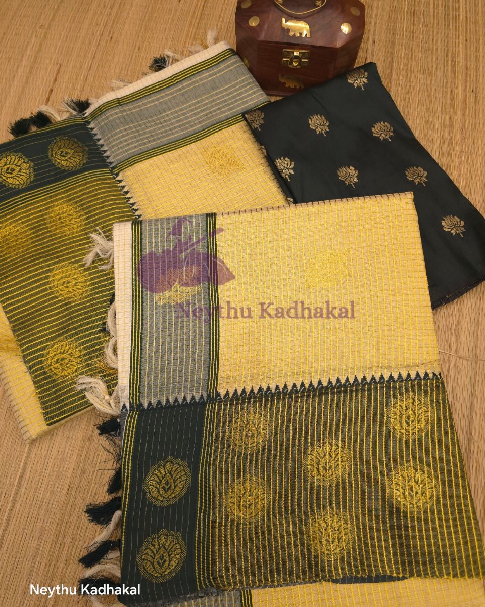 Checked DarkGreen Kasav SetSaree - Kara With Kasav